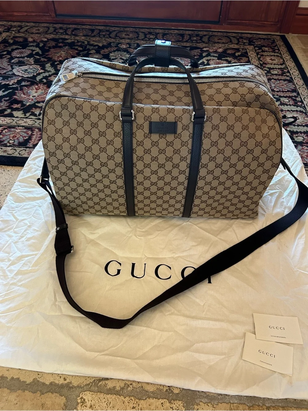 Unisex Gucci Beige GG Supreme Canvas Weekender with Dark Brown Trim made Italy